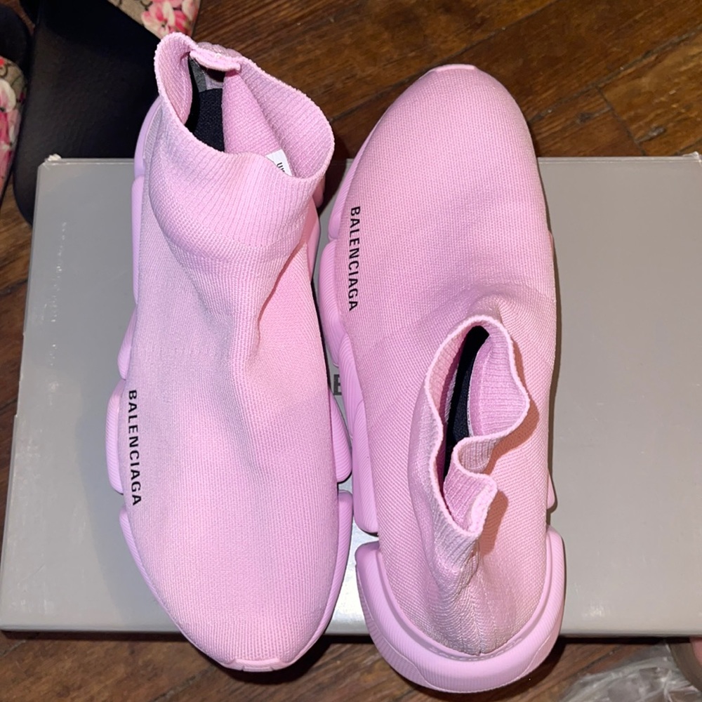 BALENCIAGA SPEED RUNNERS. 💕 worn once.